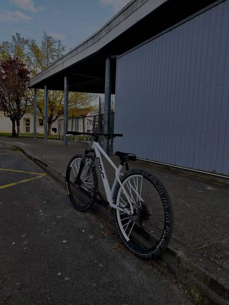 SELLE PATROX NOIRE ET BLANCHE EDITION BIKELIFE