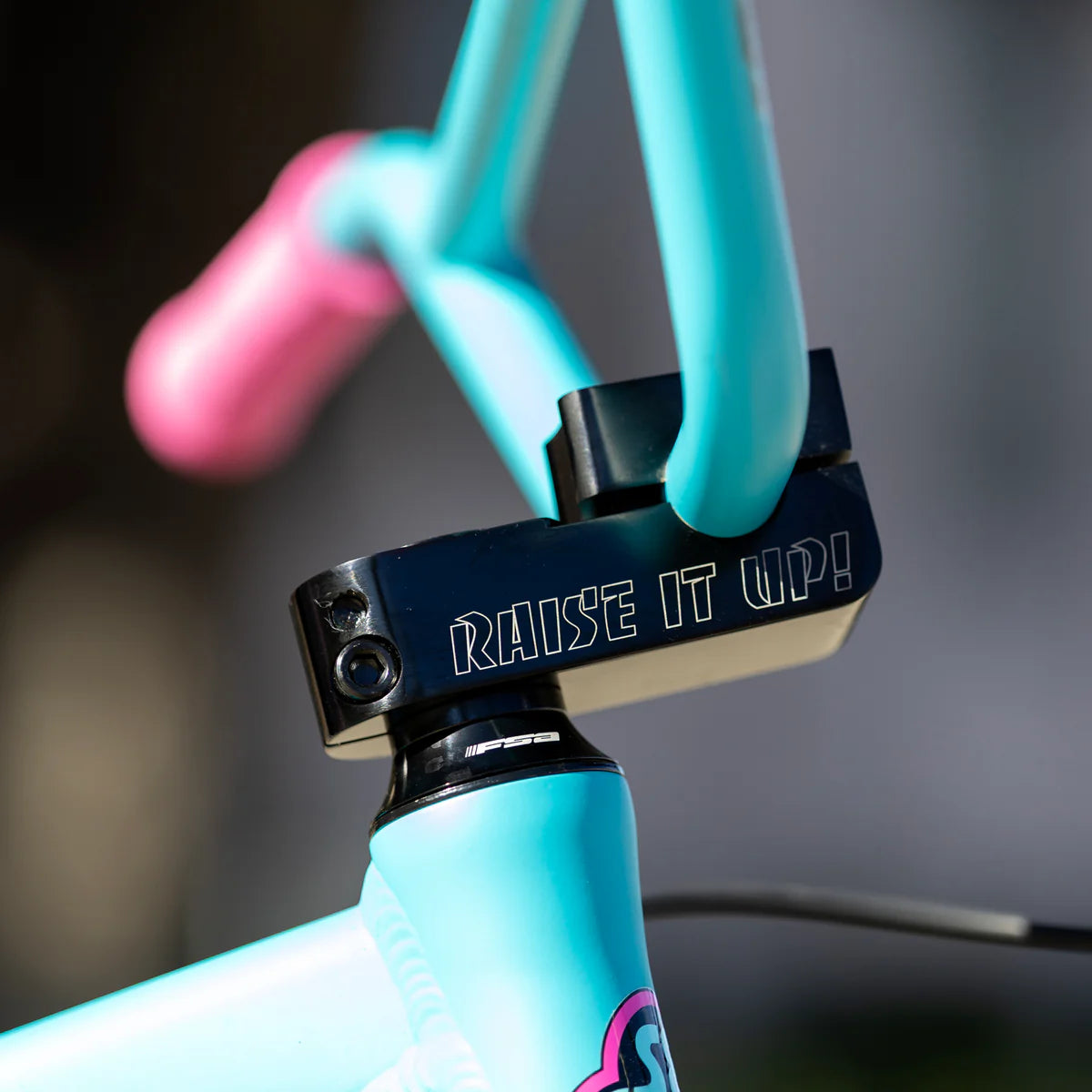 PRÉ COMMANDE - SEBikes Maniacc Flyer 2026 Bleu Bubblegum 27.5’’