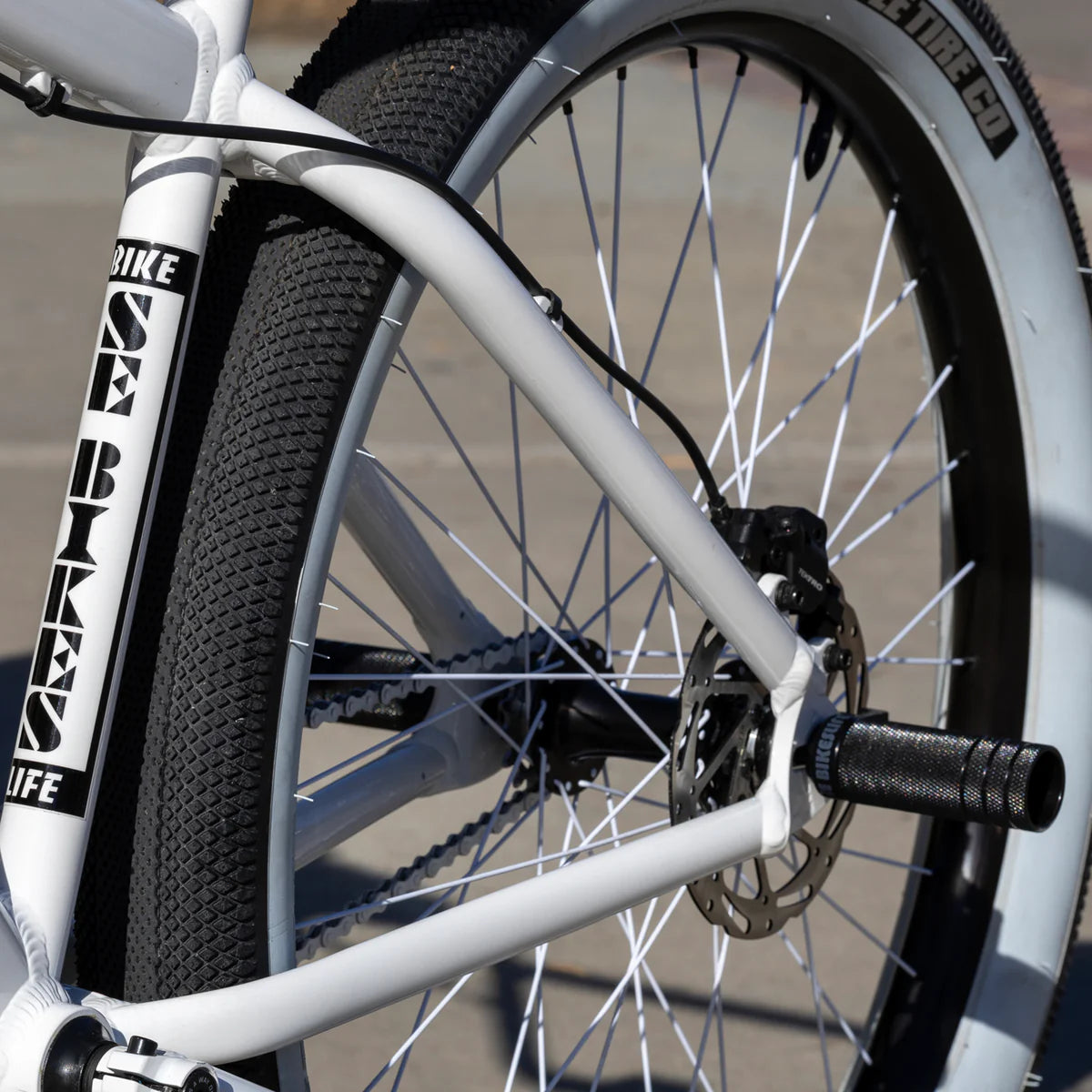 PRÉ COMMANDE - SEBikes Maniacc Flyer 2026 Blanc 27.5’’