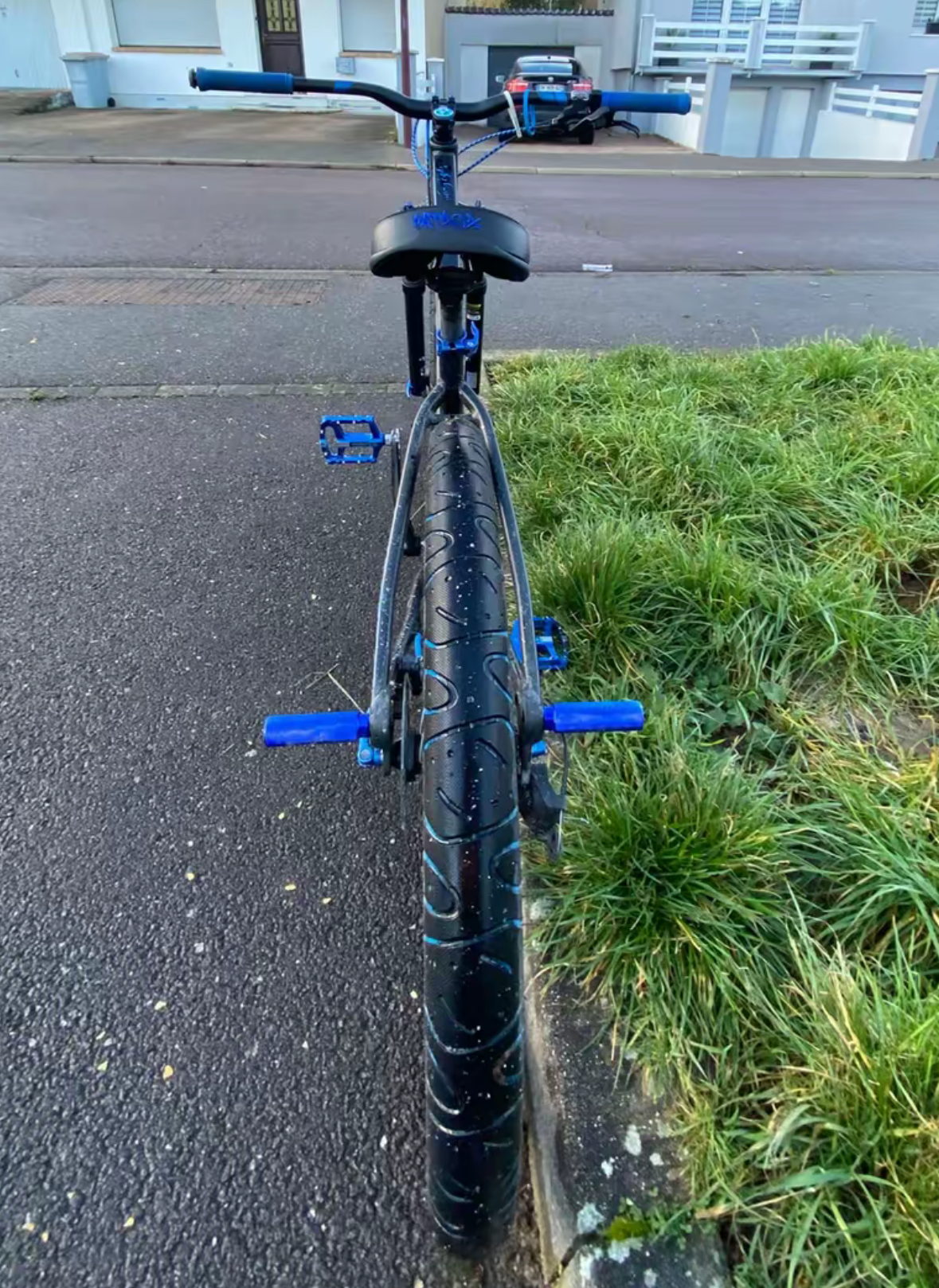 SELLE PATROX NOIRE ET BLEU FONCÉ EDITION BIKELIFE