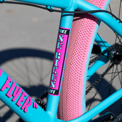 PRÉ COMMANDE - SEBikes Maniacc Flyer 2026 Bleu Bubblegum 27.5’’