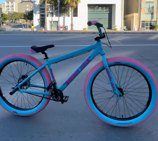 SEBikes Maniacc Flyer 2026 Bleu Bubblegum 27.5’’